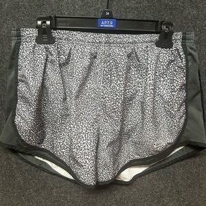 Nike running shorts XL